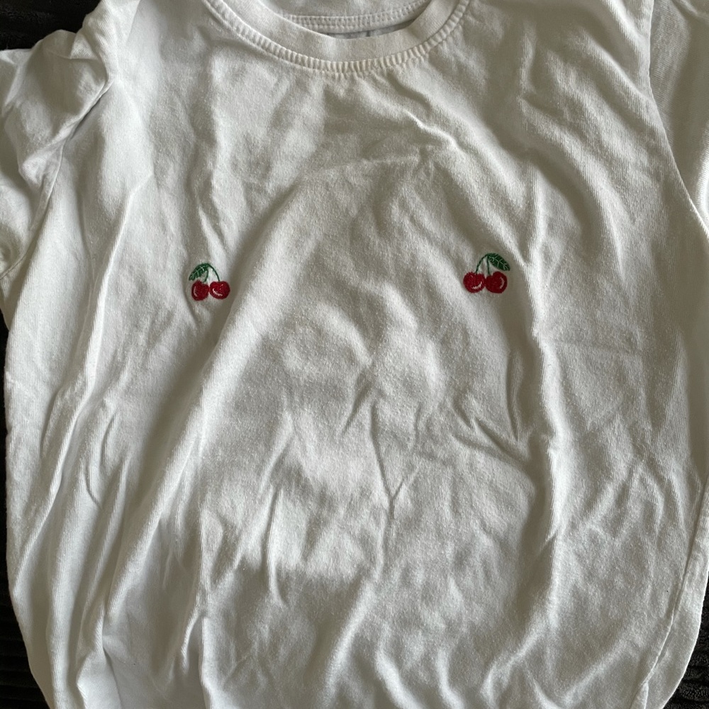Brandy Melville cherry top - Picture 2 of 3